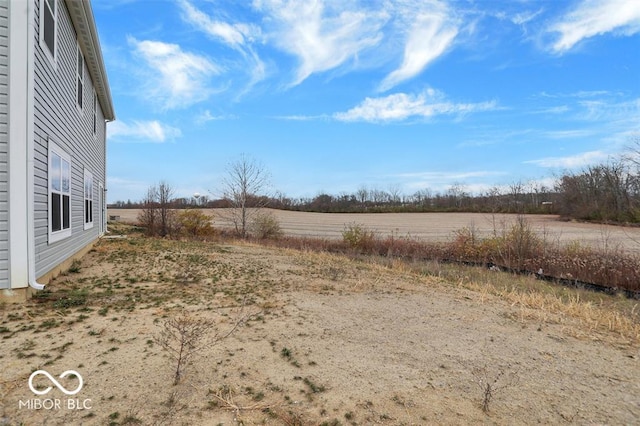 view of yard featuring a rural view