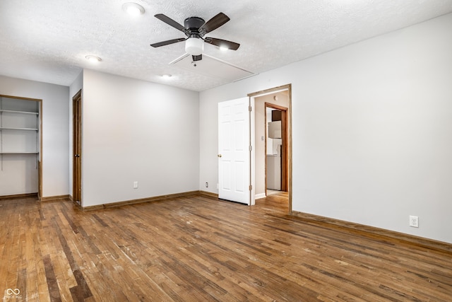 unfurnished bedroom with hardwood / wood-style floors, a textured ceiling, a closet, and ceiling fan