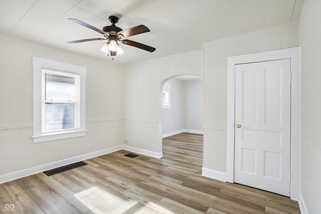 empty room with light hardwood / wood-style floors and ceiling fan