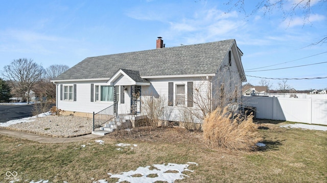 view of front of home featuring a front lawn