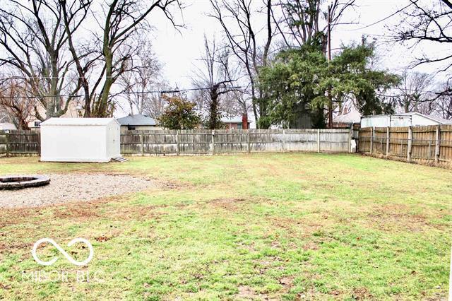 view of yard featuring an outdoor fire pit