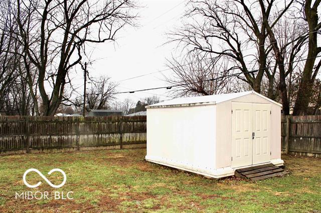 view of outdoor structure with a yard