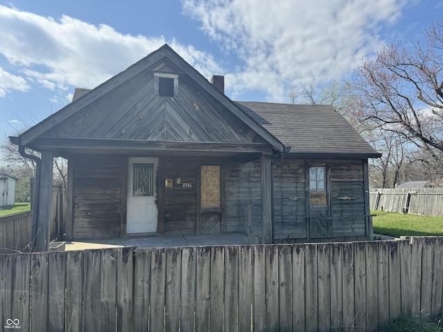 view of front facade featuring a porch