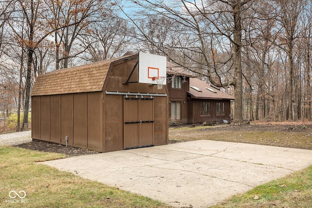 view of sport court with a yard