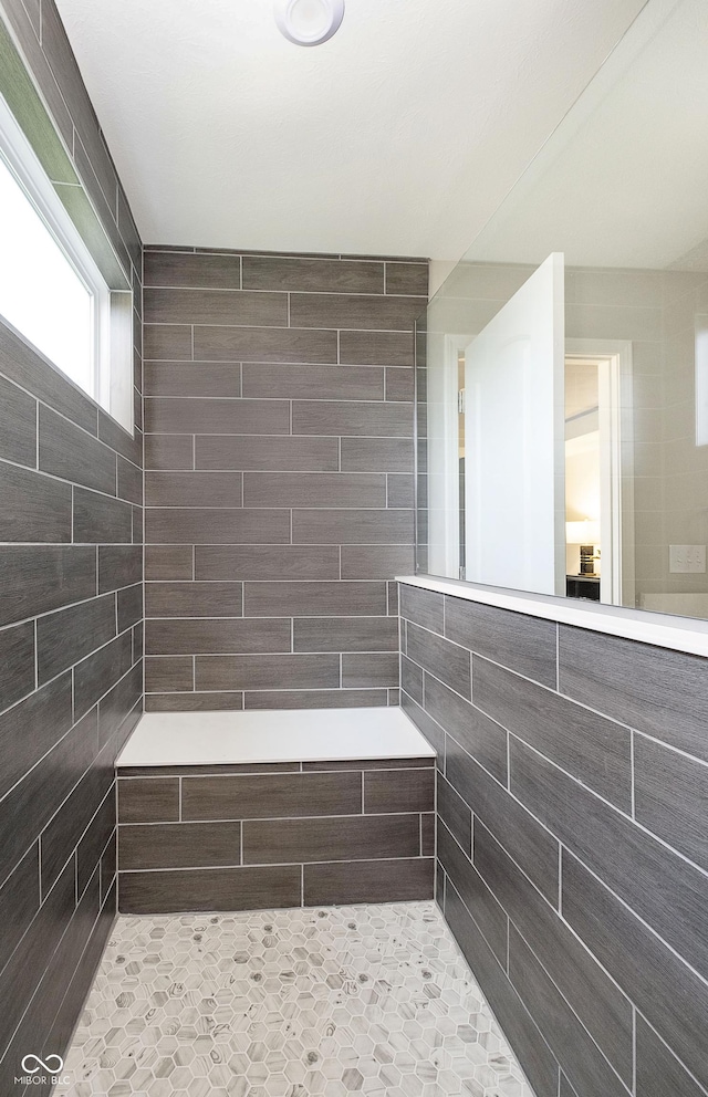 bathroom featuring tiled shower