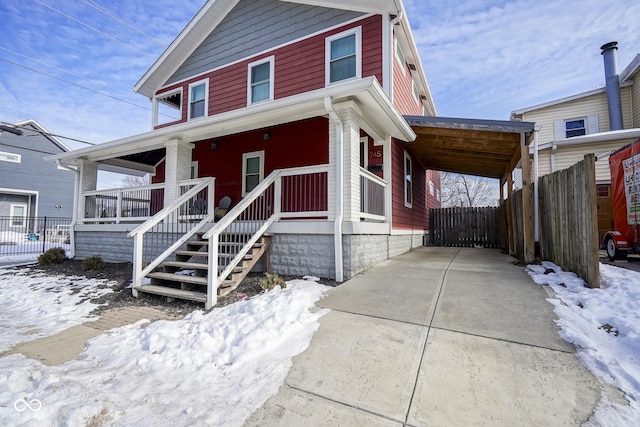 view of front of property featuring covered porch