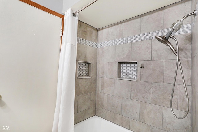 bathroom with shower / bath combo