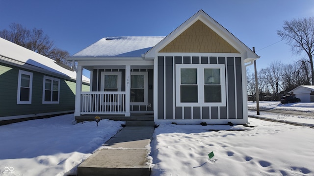 view of front facade with covered porch