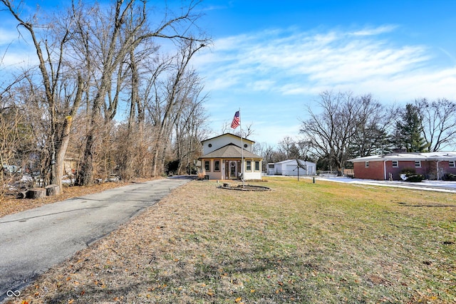 view of front of property with a front lawn