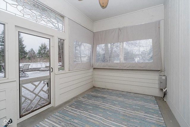 sunroom / solarium featuring ceiling fan