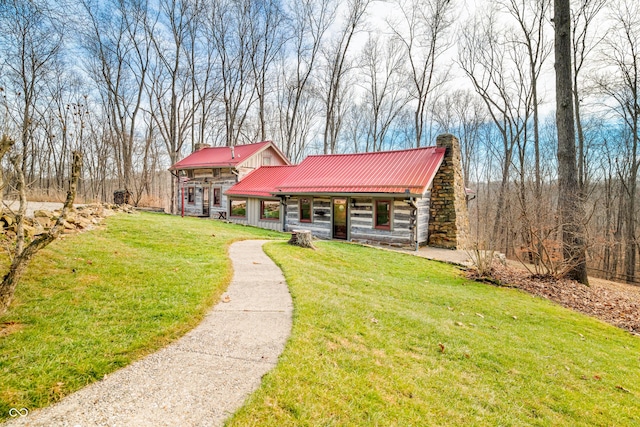 cabin featuring a front lawn