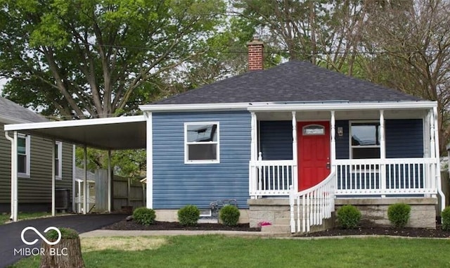 view of front of property featuring a porch and a carport