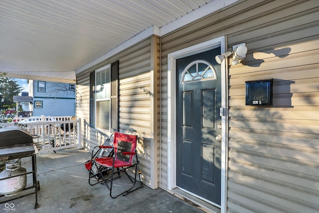 doorway to property with covered porch