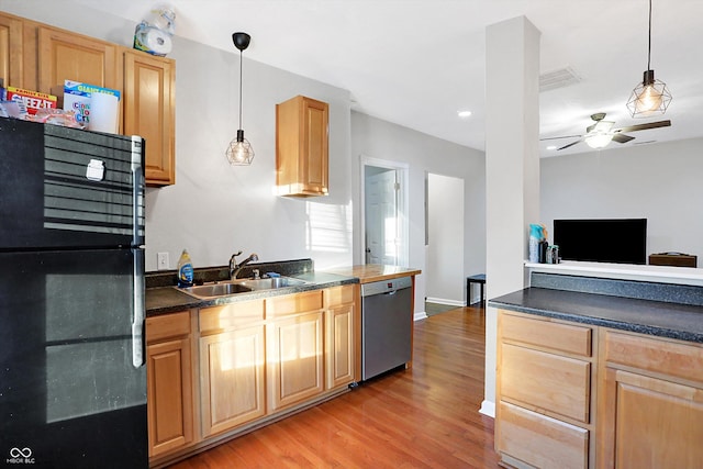 kitchen featuring sink, light hardwood / wood-style flooring, black refrigerator, stainless steel dishwasher, and ceiling fan