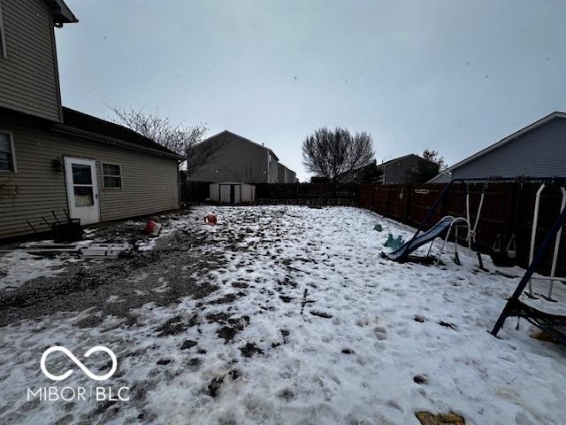 view of yard layered in snow