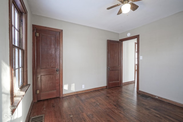 unfurnished room featuring dark hardwood / wood-style flooring and ceiling fan