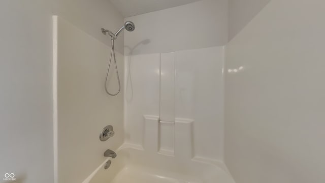 bathroom featuring shower / bath combination