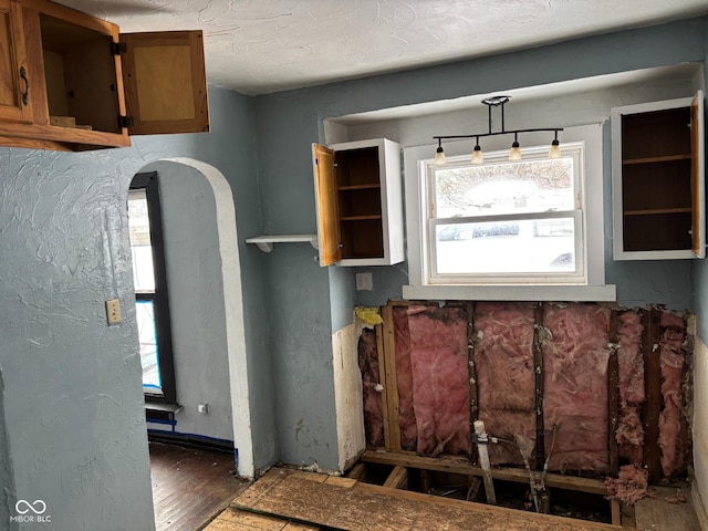 kitchen featuring decorative light fixtures