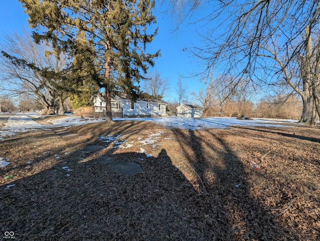 view of yard layered in snow