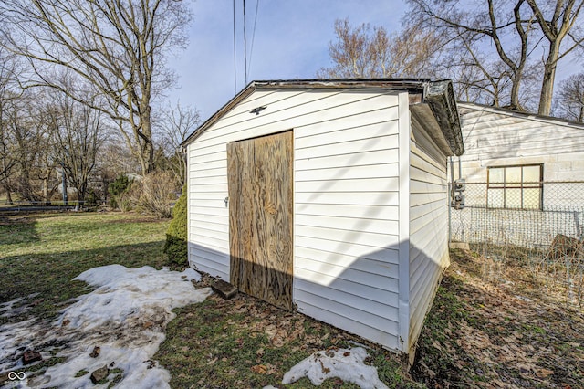 view of outdoor structure with a yard