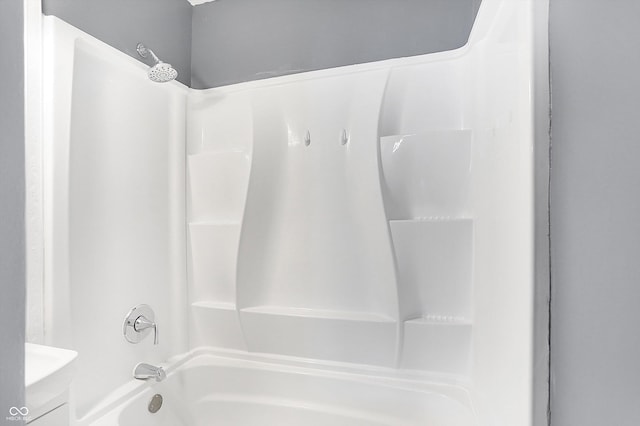 bathroom with tub / shower combination