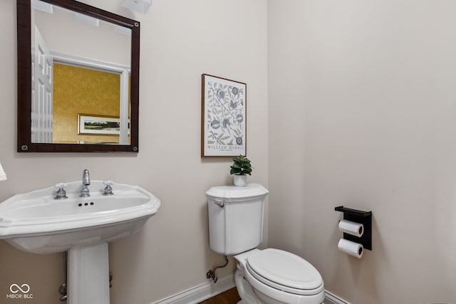 8552 E 550 S, Zionsville, IN 46077 - half bathroom featuring baseboards and toilet