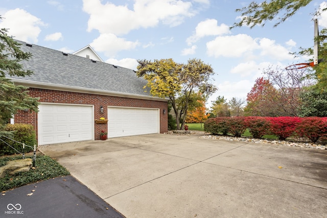 8552 E 550 S, Zionsville, IN 46077 - garage with concrete driveway