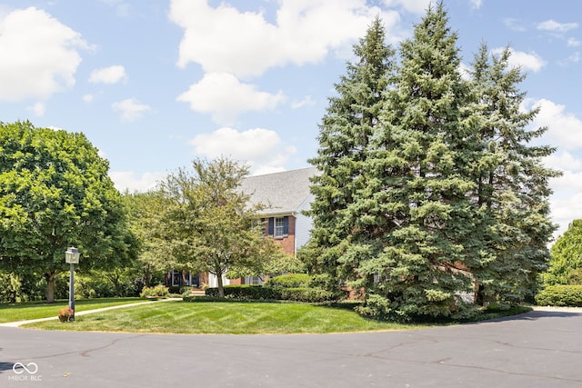 8552 E 550 S, Zionsville, IN 46077 - view of front of home with a front lawn