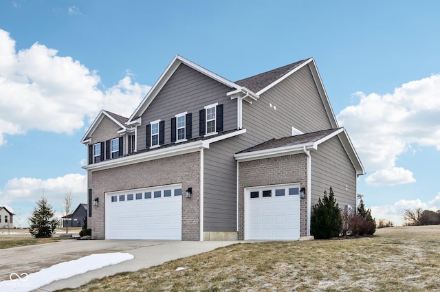 view of front facade featuring a garage and a front yard