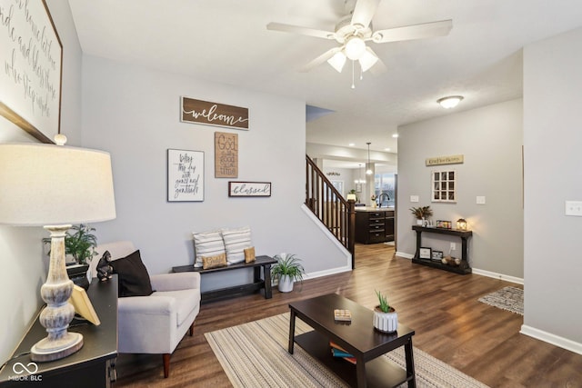 living room with dark wood-type flooring and ceiling fan