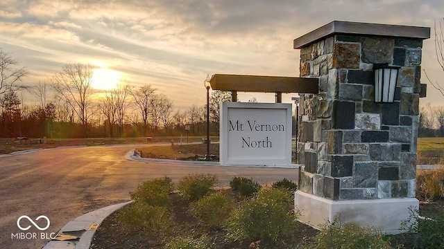 view of community / neighborhood sign