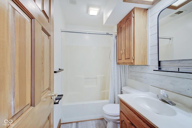 full bathroom with shower / bathtub combination with curtain, vanity, wood-type flooring, and toilet