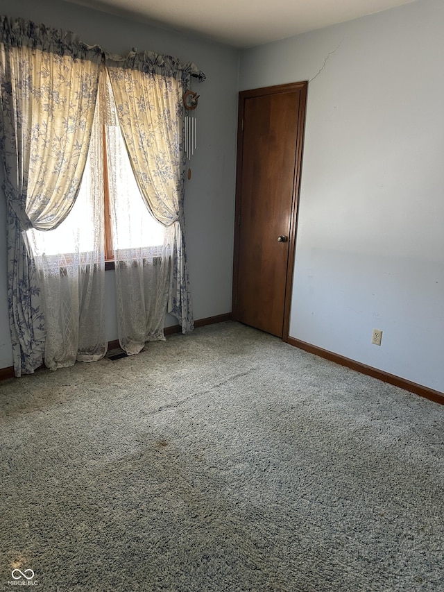 unfurnished room featuring carpet floors