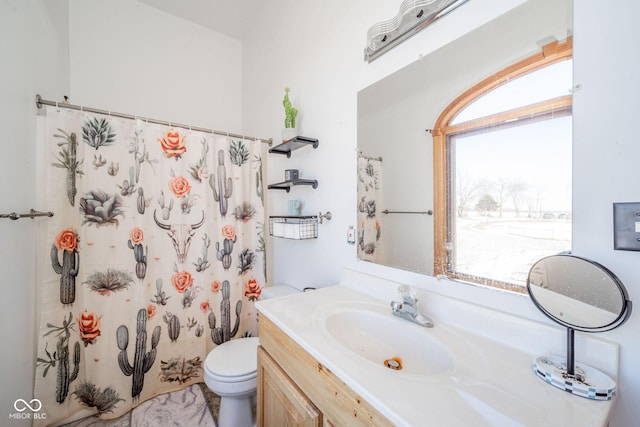 bathroom featuring a shower with curtain, vanity, and toilet