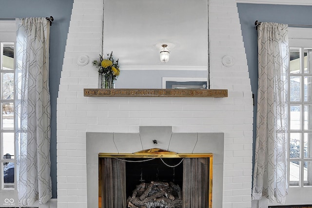 room details featuring a fireplace