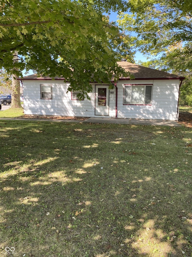 view of front of home with a front yard