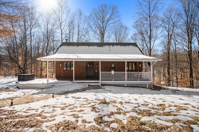 view of front of home with covered porch