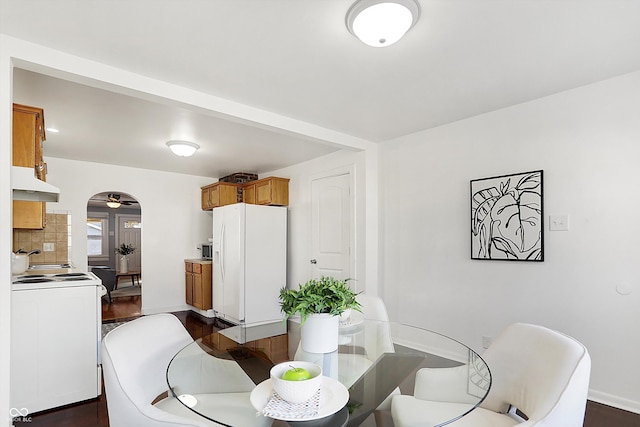 dining room with washer / clothes dryer, dark hardwood / wood-style floors, and ceiling fan