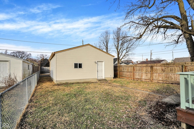 back of house featuring a yard