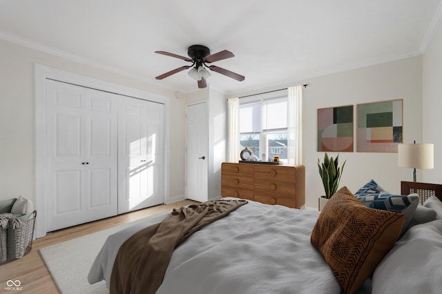 bedroom with crown molding, light wood-type flooring, and ceiling fan