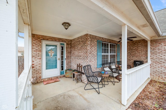 property entrance featuring ceiling fan and covered porch