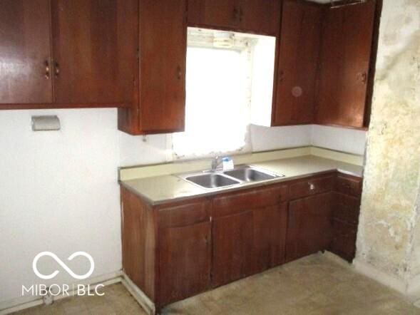 kitchen featuring sink