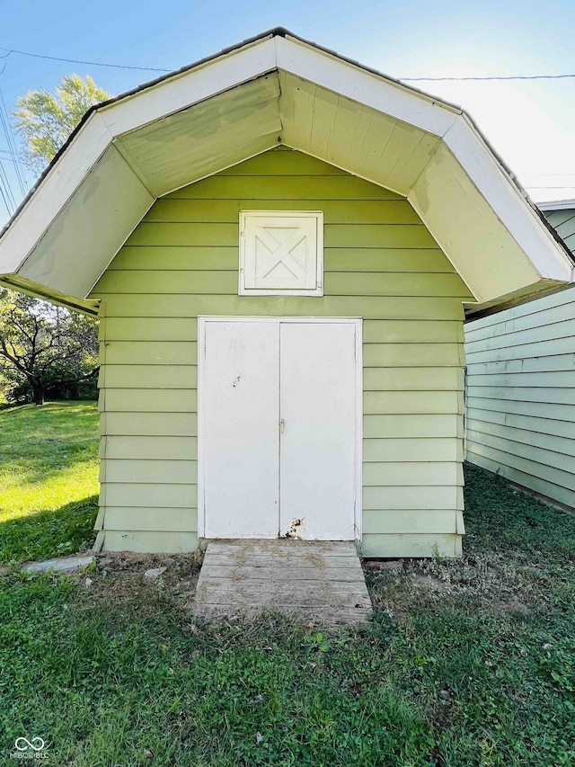 view of outbuilding featuring a lawn