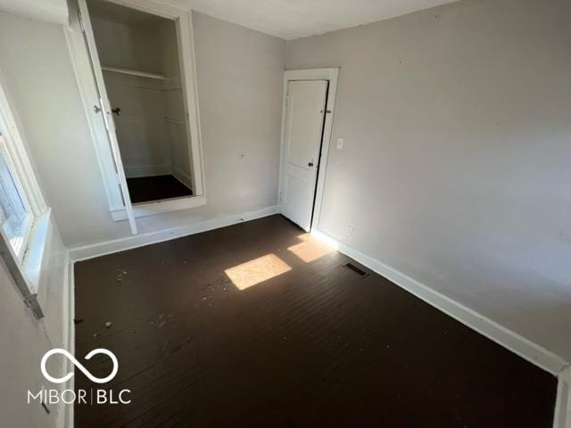 unfurnished bedroom featuring a closet