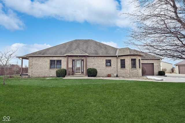 view of front of home featuring a garage and a front yard