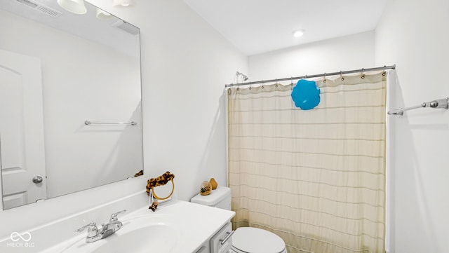 bathroom with a shower with curtain, vanity, and toilet