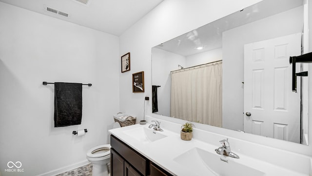 bathroom with vanity, toilet, and a shower with shower curtain