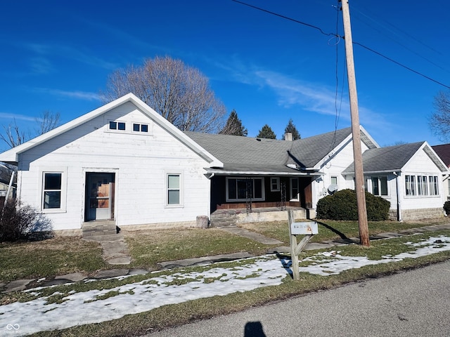 view of front of home with covered porch