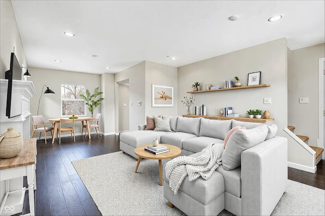 living room featuring recessed lighting, dark wood-style flooring, and baseboards