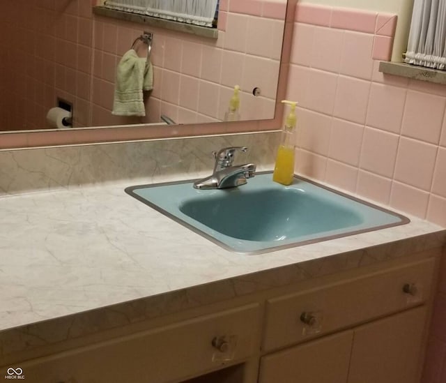 bathroom with vanity and backsplash